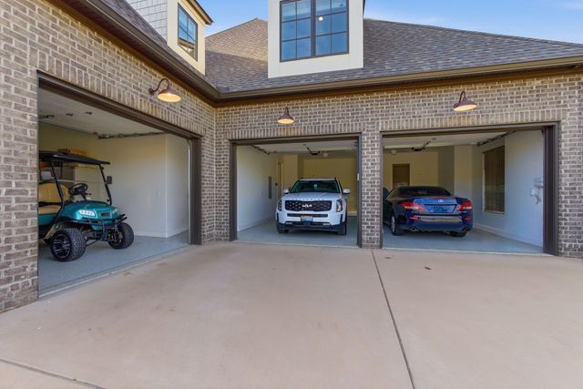 250 Bower Ct, Lenoir City, TN 37772