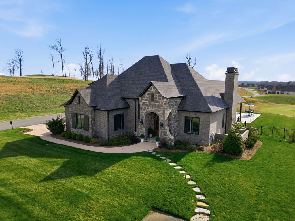 250 Bower Ct, Lenoir City, TN 37772