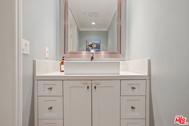 1426 N Laurel Avenue 110, West Hollywood, CA 90046