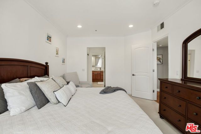 1426 N Laurel Avenue 110, West Hollywood, CA 90046