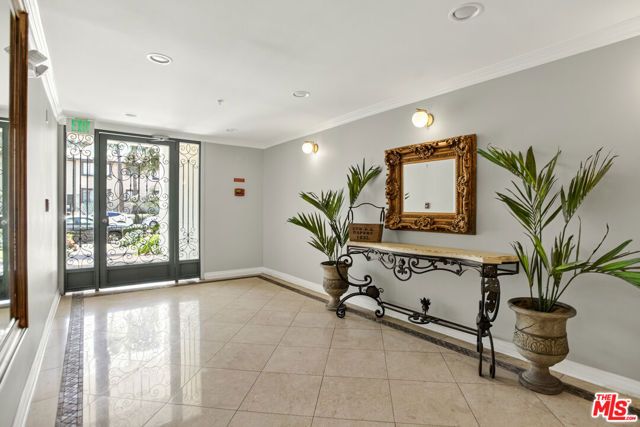 1426 N Laurel Avenue 110, West Hollywood, CA 90046