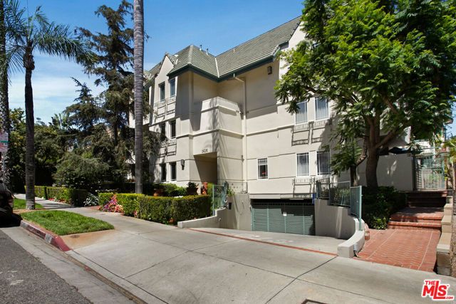 1426 N Laurel Avenue 110, West Hollywood, CA 90046