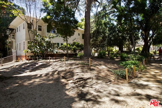 1426 N Laurel Avenue 110, West Hollywood, CA 90046