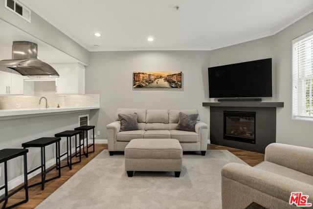 1426 N Laurel Avenue 110, West Hollywood, CA 90046