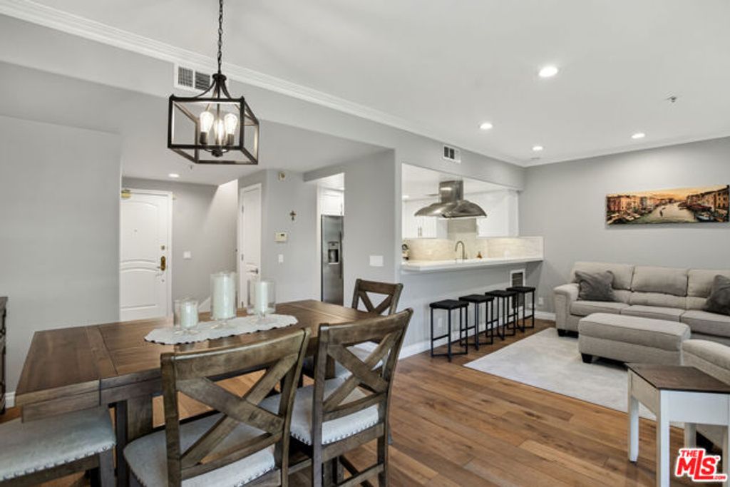1426 N Laurel Avenue 110, West Hollywood, CA 90046