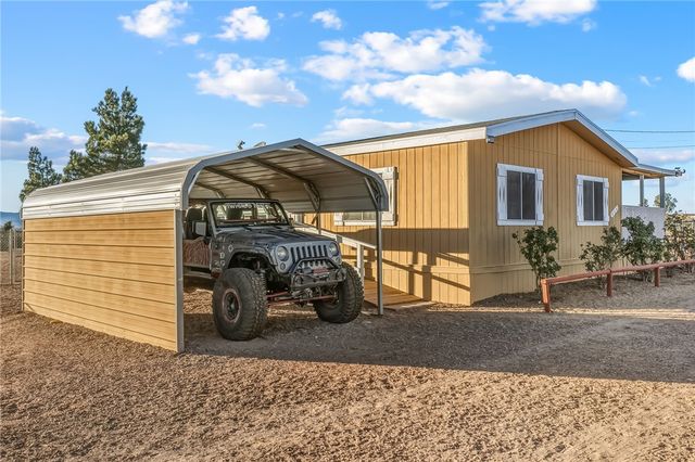 459 S Hano Road, Golden Valley, AZ 86413