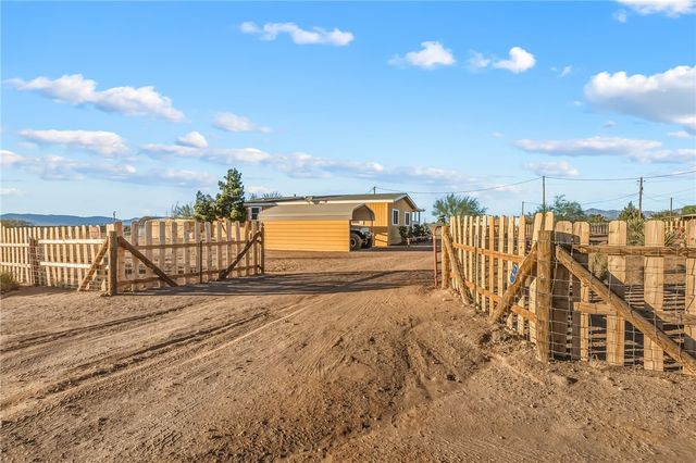 459 S Hano Road, Golden Valley, AZ 86413