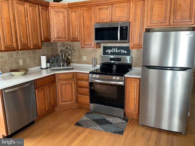 302 VIHO CT, Pocono Lake, PA 18347