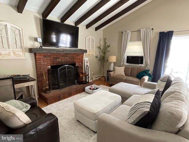 302 VIHO CT, Pocono Lake, PA 18347