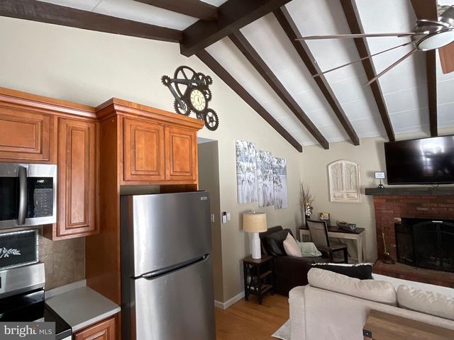 302 VIHO CT, Pocono Lake, PA 18347