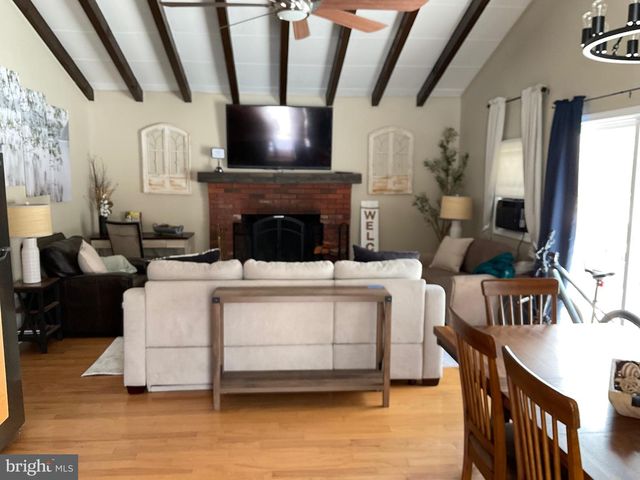 302 VIHO CT, Pocono Lake, PA 18347