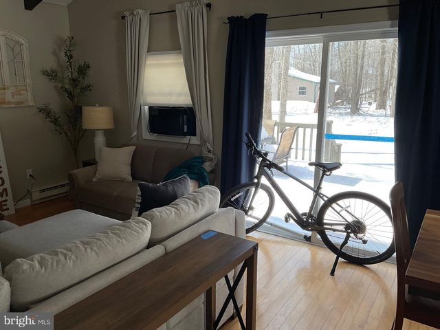 302 VIHO CT, Pocono Lake, PA 18347