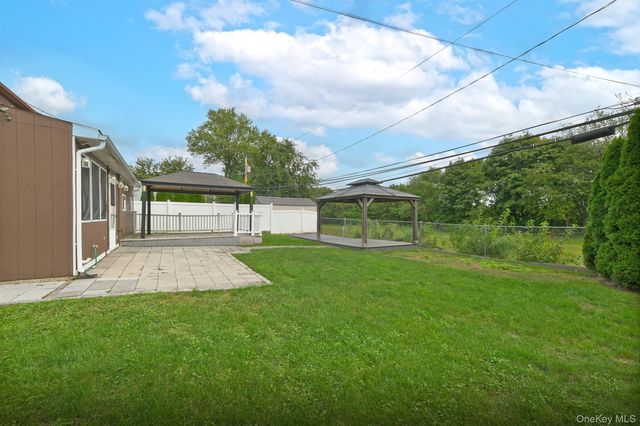 69 Slate Lane, Levittown, NY 11756