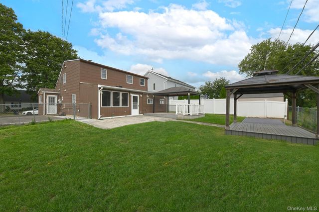 69 Slate Lane, Levittown, NY 11756