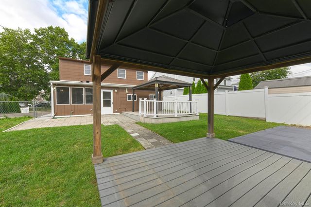 69 Slate Lane, Levittown, NY 11756