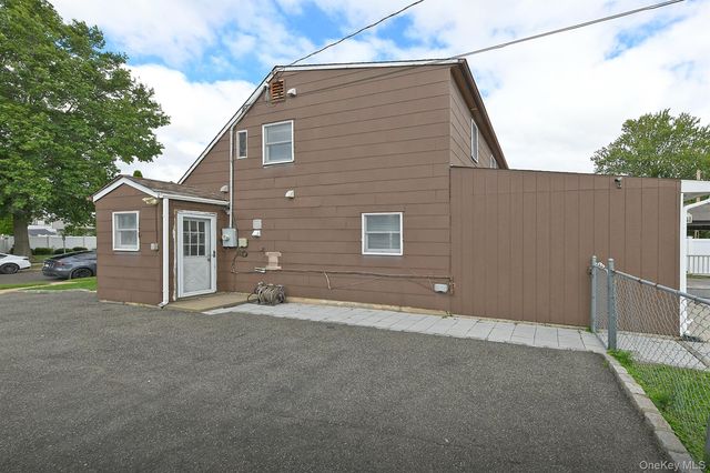 69 Slate Lane, Levittown, NY 11756