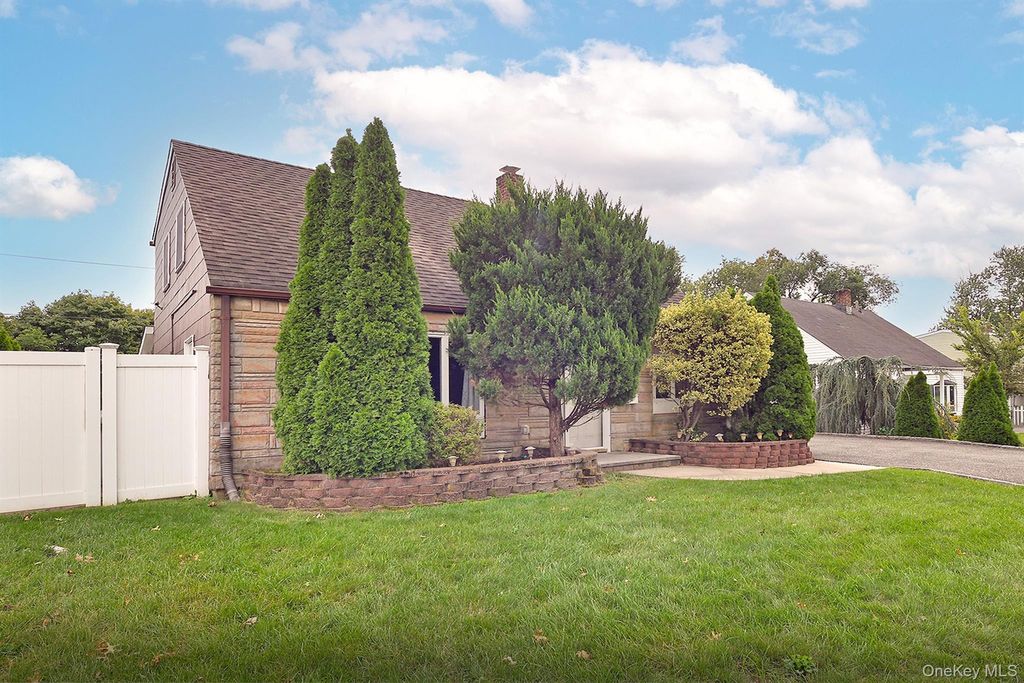 69 Slate Lane, Levittown, NY 11756 — photo 2