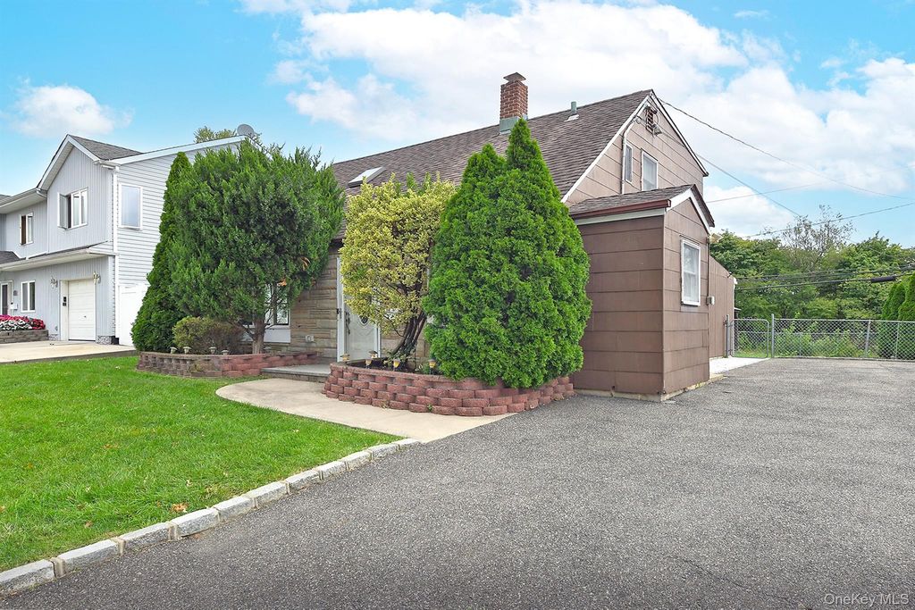 69 Slate Lane, Levittown, NY 11756 — photo 3