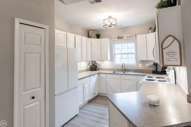 25660 S Maritime Circle, Harrison Twp, MI 48045