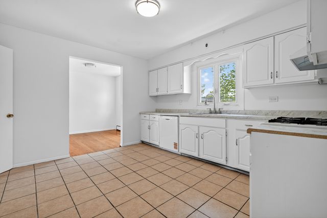 4420 VERNON Avenue, Brookfield, IL 60513