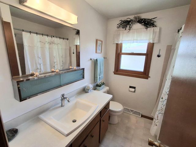 1418 Denis AVENUE, Milwaukee, WI 53221