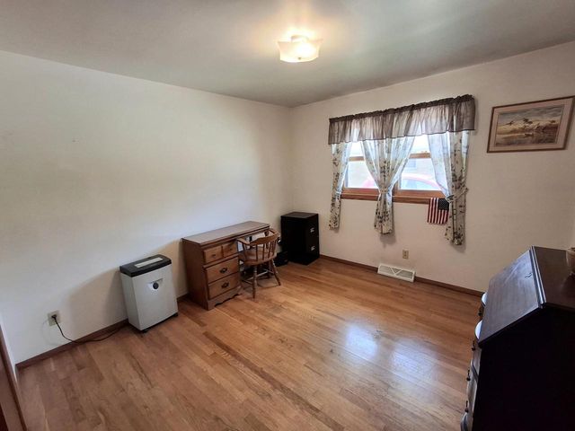 1418 Denis AVENUE, Milwaukee, WI 53221