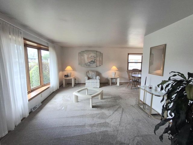 1418 Denis AVENUE, Milwaukee, WI 53221