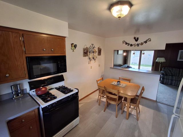 1418 Denis AVENUE, Milwaukee, WI 53221