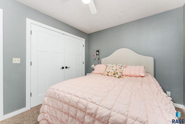 208 W Chapelwood Dr, Brandon, SD 57005