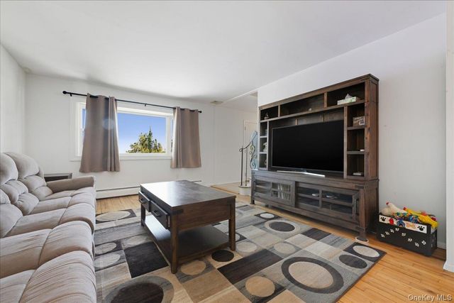 3 Adrienne Court, Hauppauge, NY 11788