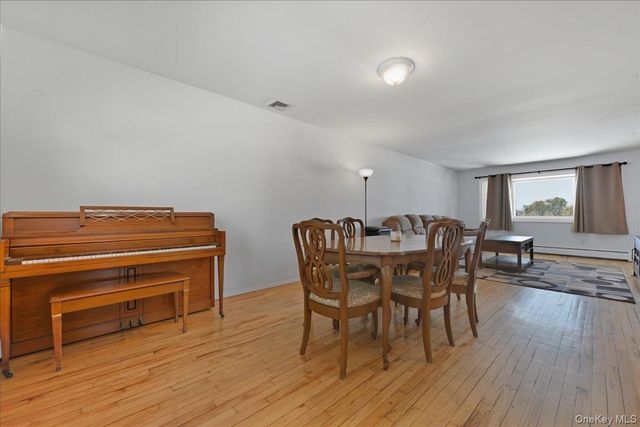 3 Adrienne Court, Hauppauge, NY 11788