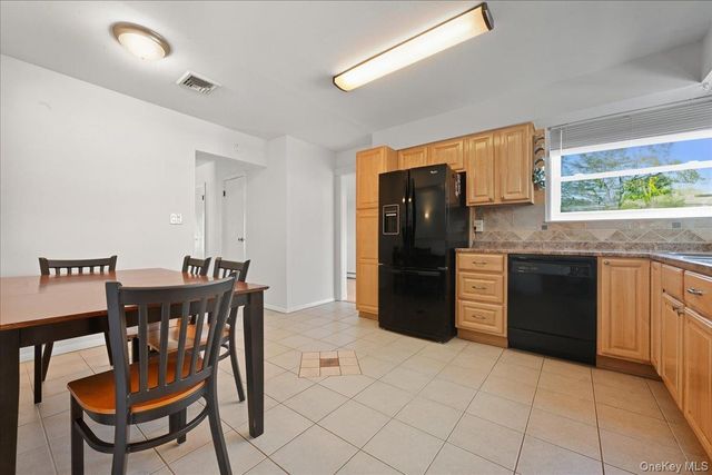 3 Adrienne Court, Hauppauge, NY 11788