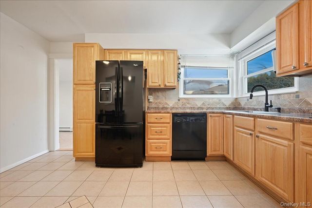 3 Adrienne Court, Hauppauge, NY 11788