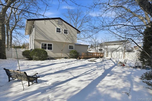 3 Adrienne Court, Hauppauge, NY 11788