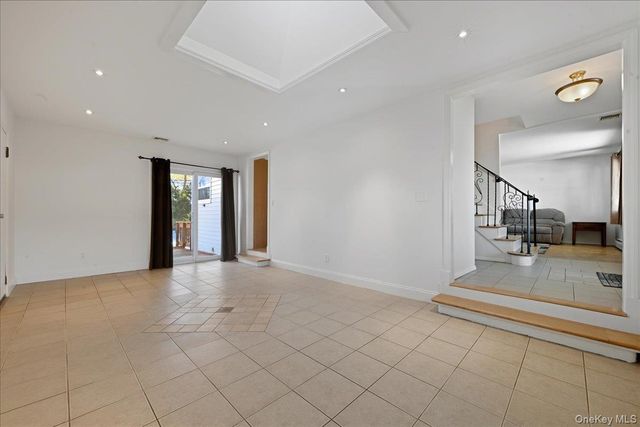 3 Adrienne Court, Hauppauge, NY 11788