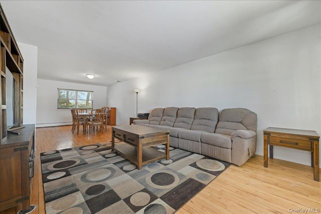 3 Adrienne Court, Hauppauge, NY 11788