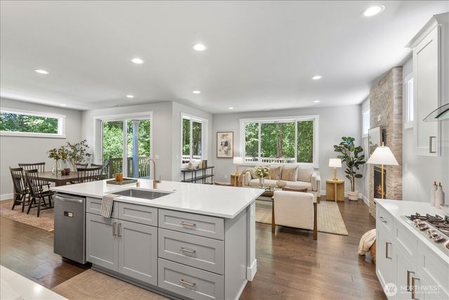 15111 Manor Way, Lynnwood, WA 98087