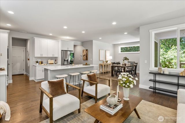 15111 Manor Way, Lynnwood, WA 98087