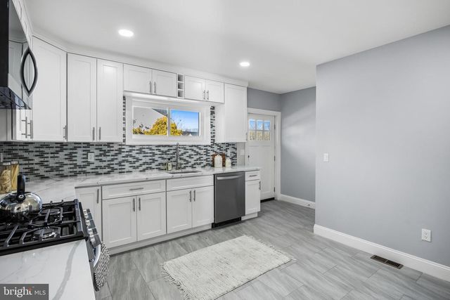 23 GRANDVIEW AVE, Williamstown, NJ 08094