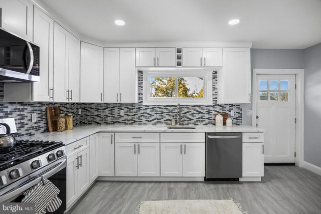 23 GRANDVIEW AVE, Williamstown, NJ 08094