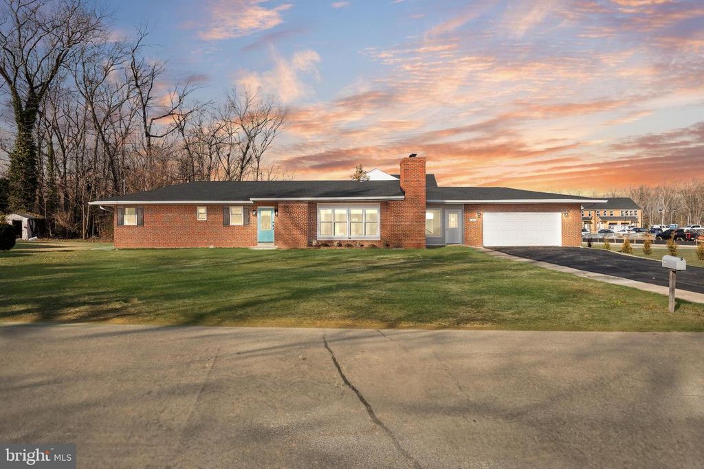 23 GRANDVIEW AVE, Williamstown, NJ 08094