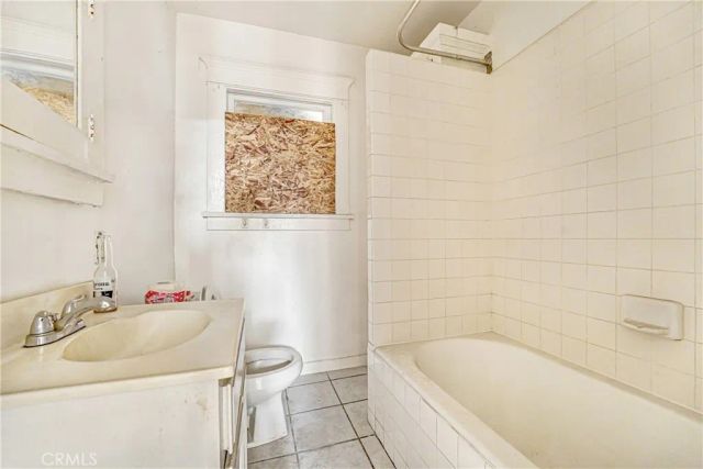 1017 W 46th, Los Angeles, CA 90037
