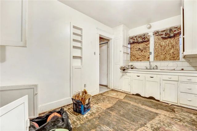 1017 W 46th, Los Angeles, CA 90037