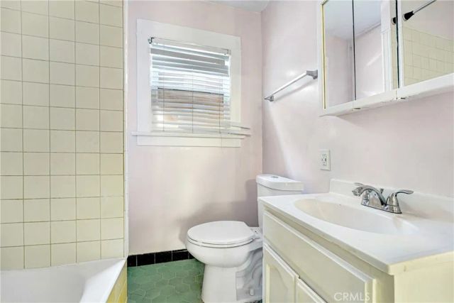 1017 W 46th, Los Angeles, CA 90037