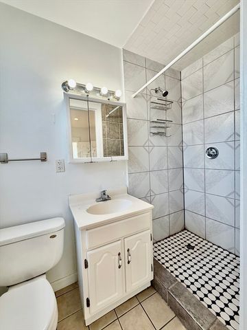 62 Algonquin Rd. #2, Newton, MA 02467