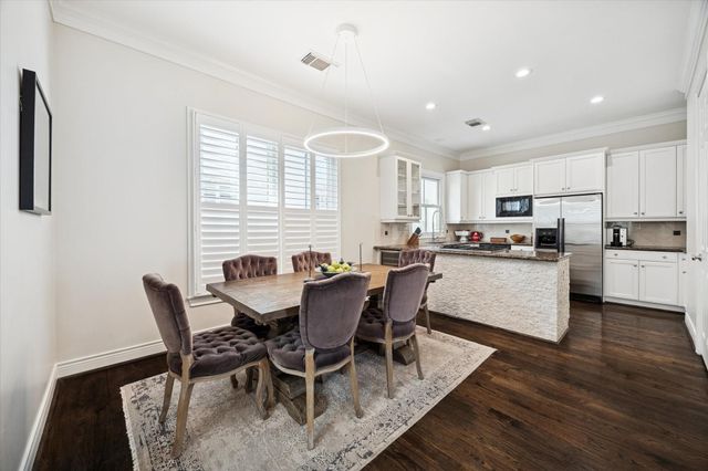 126 Oak Place Drive, Houston, TX 77006