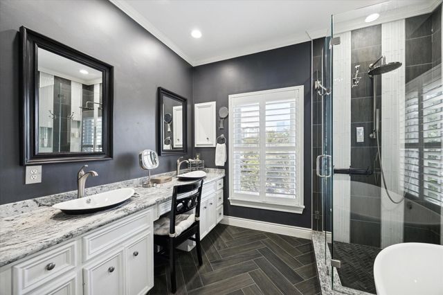 126 Oak Place Drive, Houston, TX 77006