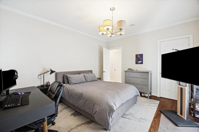 126 Oak Place Drive, Houston, TX 77006