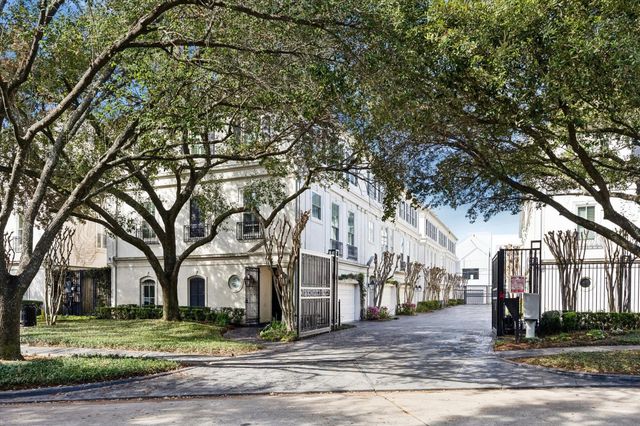 126 Oak Place Drive, Houston, TX 77006