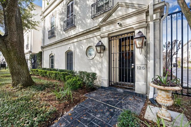 126 Oak Place Drive, Houston, TX 77006